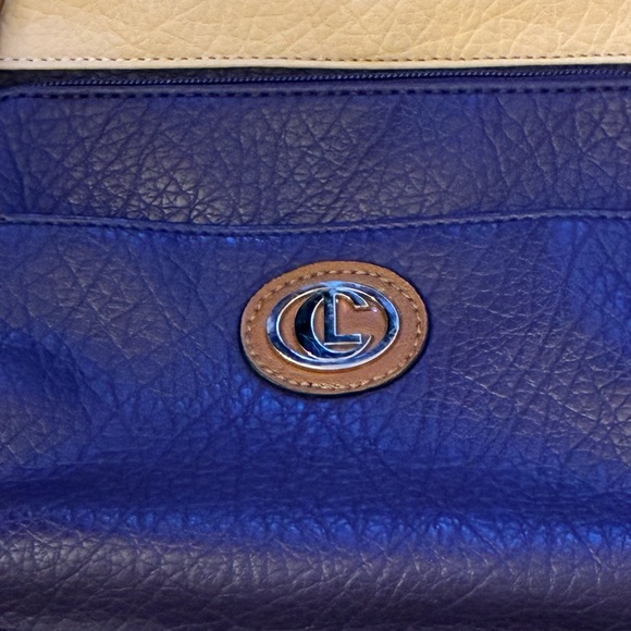 Two-Tone Leather Shoulder Bag with adjustable strap - Picture 4 of 8